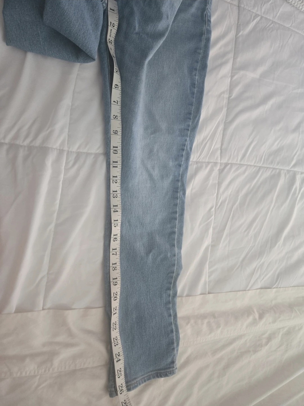 Levi's Women’s Light Blue High-Rise Jeans - Picture 6 of 9